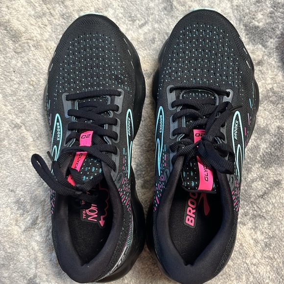 brooks sneakers - Picture 6 of 10